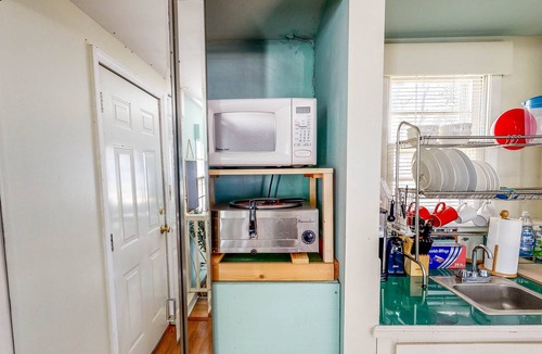 Fort Valley Cabin | Quiet Studio Backed by Woods, No Neighbors - Big Dog-Friendly Yard, Gas Grill