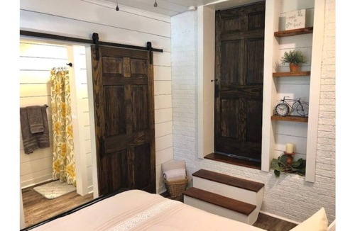 Mount Airy House | Red Brush Charmer - Home Away from Home