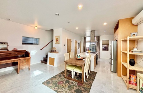 Minor House | Red Gem - Modern 4 Beds Capital Hill House with Rooftop Views