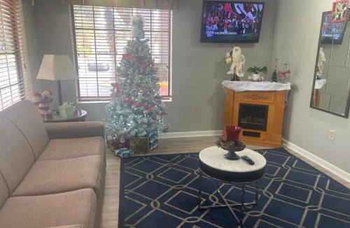 Hinesville Hotel | Red Roof Inn & Suites Hinesville Renovated with breakfast