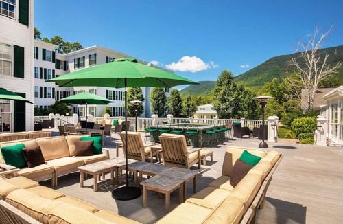 Manchester Hotel | Relaxing 3BR Retreat Perfect for Your Green Mountain Escape | Pool