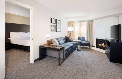 Town Center Hotel | Relaxing Atlanta Escape! 4 Modern 2BR Suites w/Pool, Gym, & Free Breakfast!