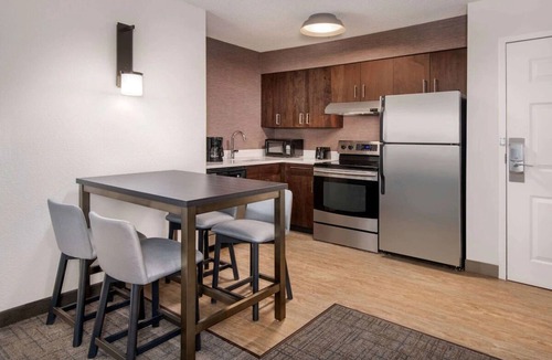 Town Center Hotel | Relaxing Atlanta Escape! 4 Modern 2BR Suites w/Pool, Gym, & Free Breakfast!