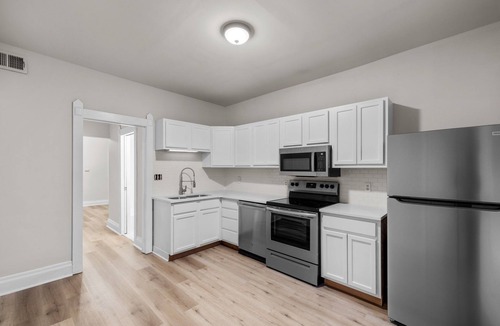 Tower Grove East Apartment | Remodeled cozy apartment centrally located near hospitals and universities!