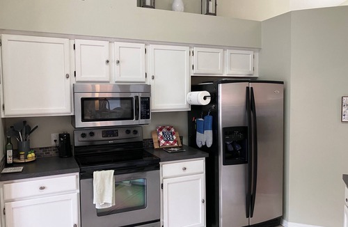 Kingsland House | Renovated 3BR Spa Bath + Fenced Yard Near Kings Bay & I-95 Extended Stays