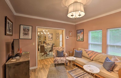 Quincy House | Renovated Home w/Screened-In Patio on Hwy 90!