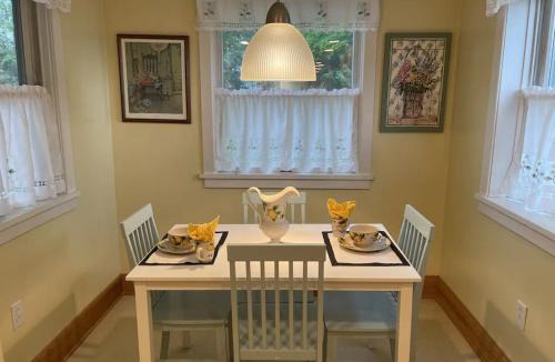 Town of Milo House | Restored 1850's Farmhouse - Classic Red Barn w Hot Tub - Seneca & Keuka Wine Trails - Pets OK