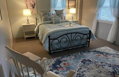 Town of Milo House | Restored 1850's Farmhouse - Classic Red Barn w Hot Tub - Seneca & Keuka Wine Trails - Pets OK