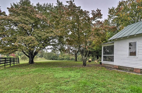 Hayes Cottage | Restored 1930s Cottage on 1 Acre w/Fire Pit