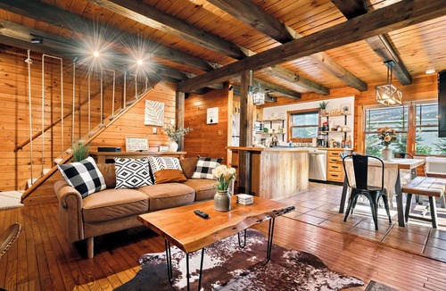 Waterford Cabin | Riverfront Cabin with Cedar wood Hot Tub, Dry Sauna, and Dock
