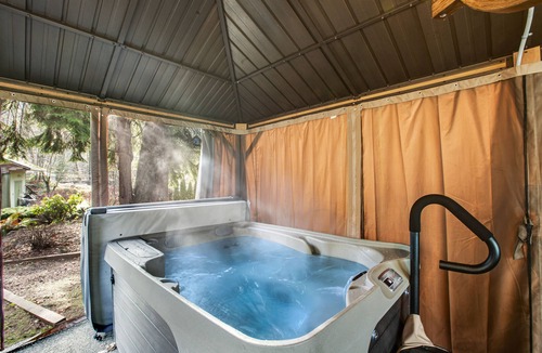 Jordan Road-Canyon Creek House | Riverfront dog-friendly oasis with hot tub, firepit & W/D - close to trails