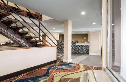 Syracuse Hotel | Rodeway Inn Syracuse Carrier Circle