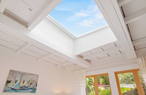 Montecito House | Romantic Beach Hideaway | Walk to Beach, Fireplace & Relaxing Coastal Atmosphere