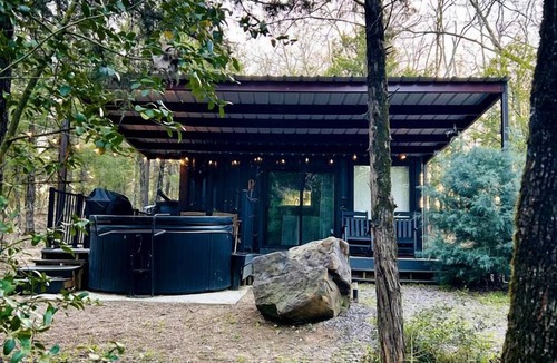 Log Cabin Cabin | Romantic Container with Jacuzzi Great for a Couples Retreat in Texas