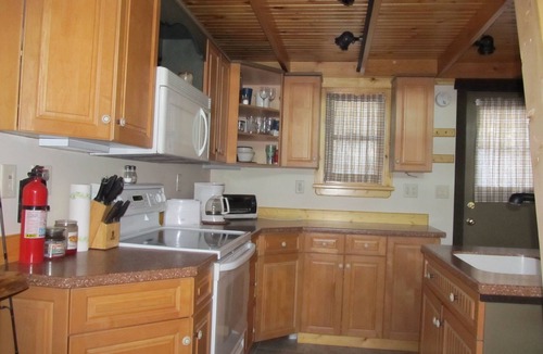 Naples Cabin | Romantic getaway for 2 Beautiful time of year ! 2 day's open Aug