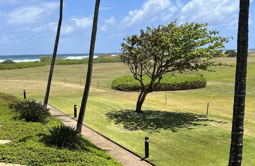 Hanamaulu Condo | Romantic Oceanfront Kauai Beach Resort, Jacuzzis, restaurants, 4 pools