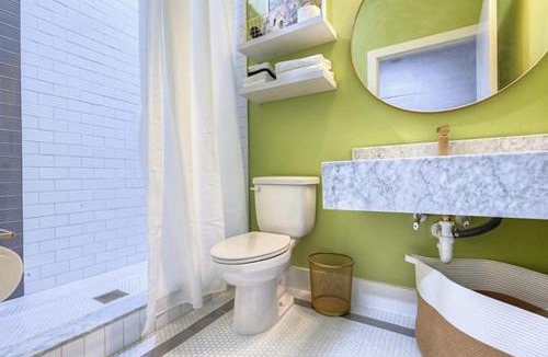 Galveston Hotel | Room 7 Oleander Hotel Walk to Cruise Terminal, Restaurants & The Strand