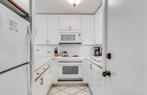 Kihei Condo | Roomy West Maui Suite w/Cool Tile Floors, WiFi, Full Kitchen–Kamaole Sands 3205