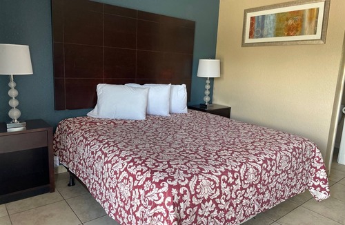 Boys Ranch Hotel | Royal Inn