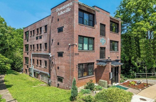 Charlotte Street Condo | Sabel #301 | Downtown Asheville king-suite condo with parking and a skyline view.