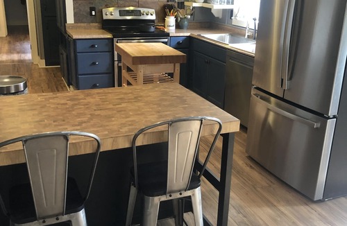Saint Simons Heights House | Saint Simons Island Presents ‘OFF BROADWAY' Beach Escape Heated Pool