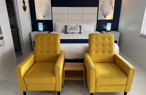 Lauderdale-by-the-Sea Hotel | Sapphire by the Sea Unit 3 - King Bed, kitchen, pool view, Sleeps 2