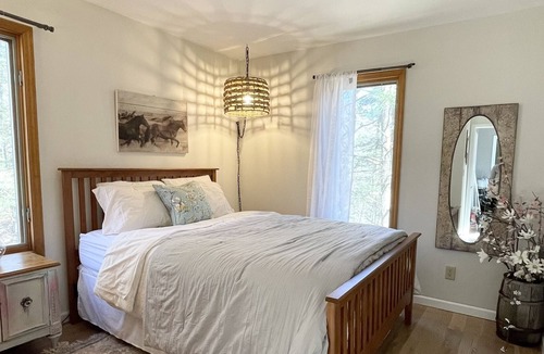 Greenfield Center House | Saratoga Contemporary, in Natures Paradise 5 min to Downtown.