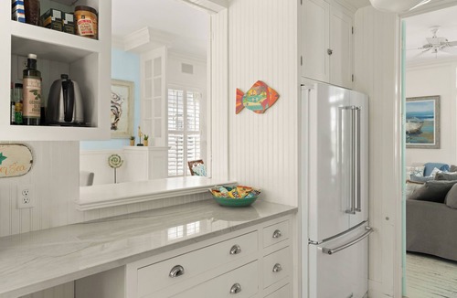 East Beach House | Savannah Cottage SSI-Family Run-Steps to Beach-Heated Pool-Golf Cart Rental
