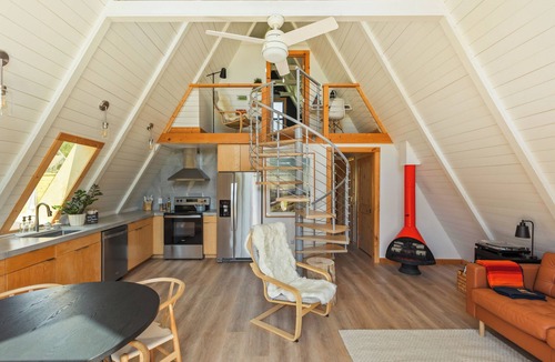 Black Mountain Cabin | Scandi-Camp A-Frame, 2 kings, hot tub, pet-friendly, walk to town! By Modcabins