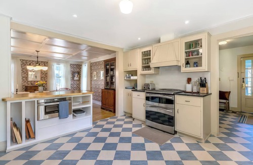 Manchester Center House | School Street House in heart of Manchester Center