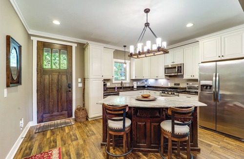 Frank House | Screened Porch! Wooded Getaway in North Cove