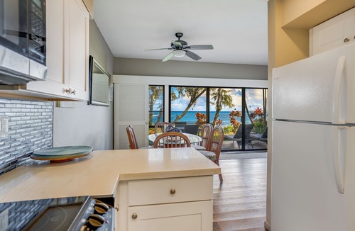 Kapaa Condo | "Sea Gem" a Oceanfront Condo at Lae Nani 515