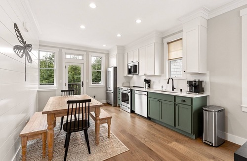 Seabrook House | Seabrook's Dragonfly Landing: Hot Tub & Dog Friendly!