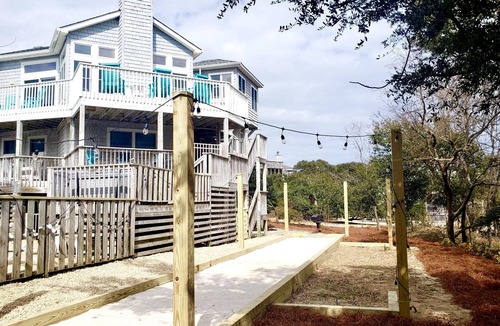 Duck House | SEAk OBX Beach Escape- bocce/horseshoe court, hot tub, pool, gym- in ❤️ of Duck