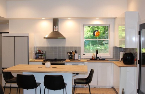 Athens House | Secluded 2 acre Modern Home in the Woods 10 minutes to UGA and Downtown Athens