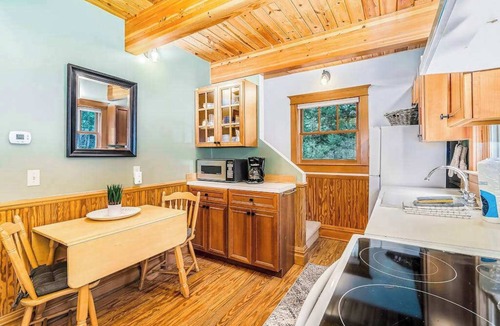 Arcadia House | Secluded home w/private grill, gas fireplace, full kitchen, and free WiFi