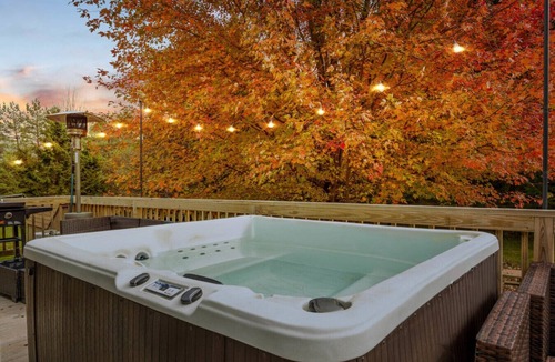 Branchport Cabin | Secluded, Hot Tub, Fire Pit, Deck, Grill, Pets