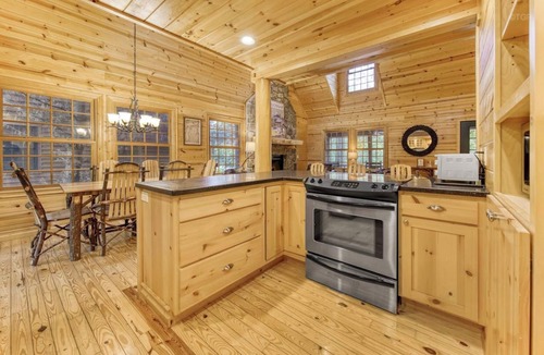 Saugatuck Cabin | Secluded Kingfisher #18 in Saugatuck: 3BR, 2BA, Hot Tub, sleeps 8.
