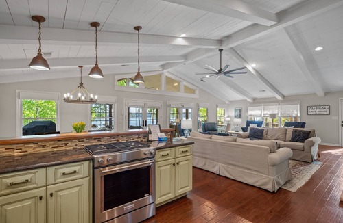 Eatonton House | Secluded Lake Oconee 4 Bed/4 BA lakefront home w/Private dock, 10 Min to Publix