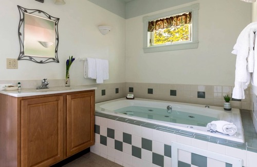 Hallowell Cabin | Secluded Rental for Couples on a Farmstead near the Kennebec River, Maine