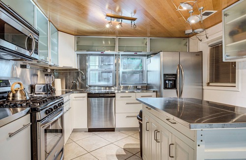 Westside House | See Int’l Soccer! West Midtown ATL Home w/Deck