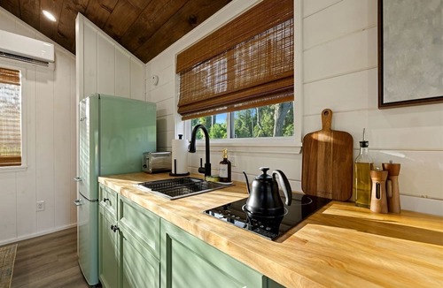 Lake City Cabin | Serene and Cozy Cabin near Gilchrist Blue Springs, Perfect for a Small Town Florida Getaway