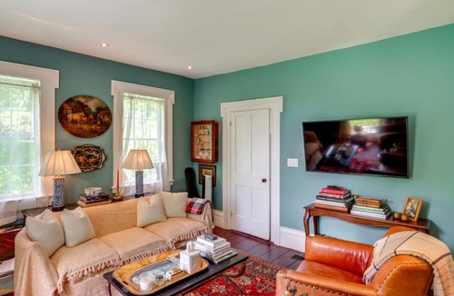 Middlefield House | Serene and Historic Farmhouse in the Berkshires