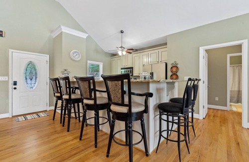 Eatonton House | Serenity Outlook - 5bedrooms, Sleeps 12, Kayaks, Games, Firepit + MORE!