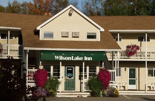 Dryden Apartment | Shorefront Wilson Lake Inn in Wilton, Maine – Cozy Rooms, Kayaks & Canoes