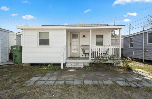 Kure Beach Cottage | Short walk to Kure Beach, Pier, & Restaurants