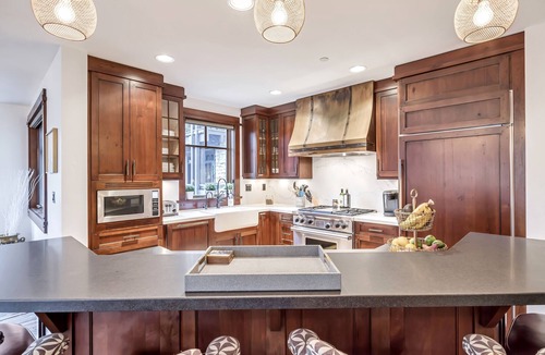 Empire Pass Condo | SKI/Hike/Bike IN & OUT View, Lux, Family-friendly slope-side in Deer Valley