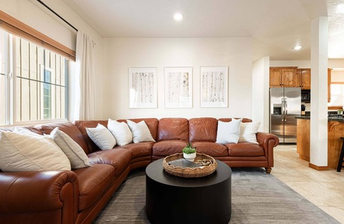 Bear Hollow Village House | Ski, Soak & Relax | Bear Hollow 6BR Retreat w/Sauna & Clubhouse Hot Tub