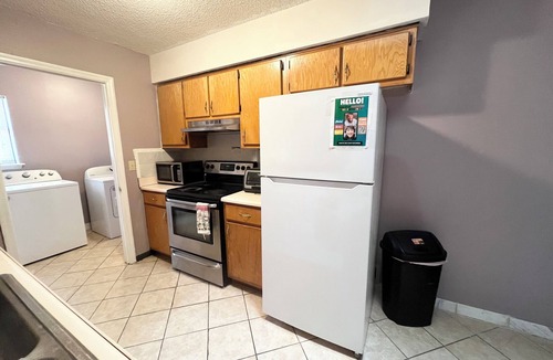 Kingsland House | Sleeps 10 Near HWY I-95,40,17 & Kings Bay navybase,Cumberland Island,JAX airport