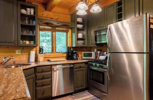 Athens House | Sleepy Hollow Lake - Lakefront Cabin with HOA Amenities